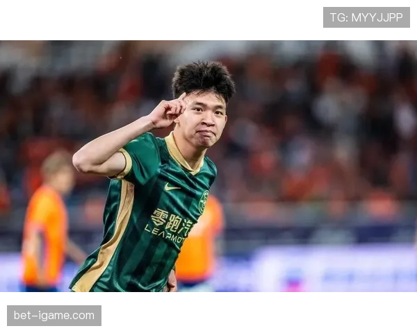 足球新星崛起，年轻球员在国际赛场上的表现持续引发关注和期待