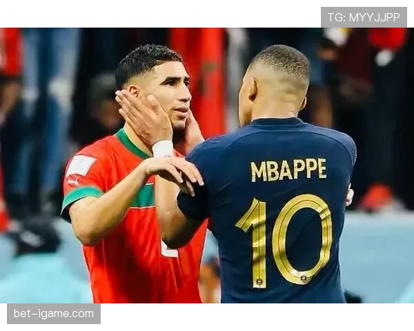 阿什拉夫与姆巴佩右路进攻联动解析