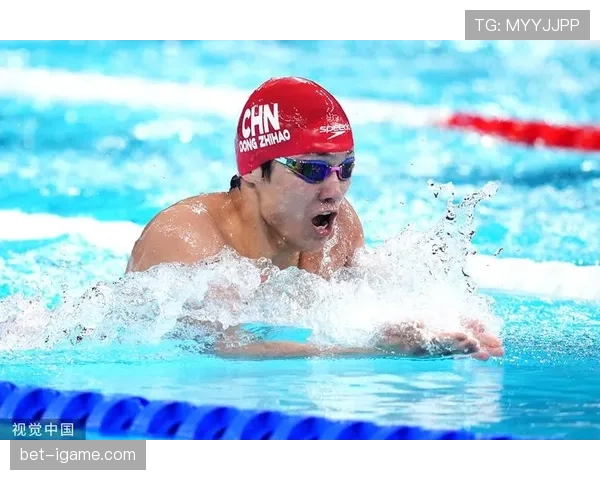 董志豪赛场上严肃，下了场居然爱穿拖鞋到处晃？这反差真让人笑喷！
